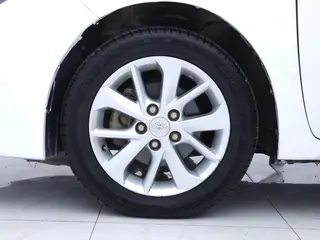 Toyota Corolla 2017 1.2T CVT GL-i интерьер фото 15