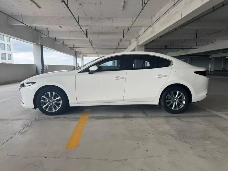 Mazda Mazda3 Axela 2023 2.0L Automatic Quality Edition interior photo 8 Mazda Mazda3 Axela 2023 2.0L Automatic Quality Edition interior photo 8