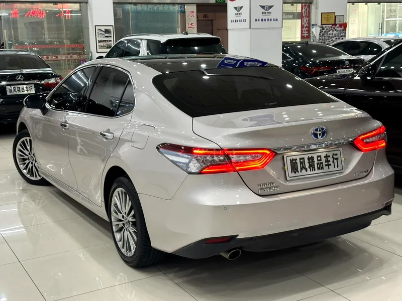 Toyota Camry 2018 Doble motor 2.5HG Edición de lujo exterior foto 3 Toyota Camry 2018 Doble motor 2.5HG Edición de lujo exterior foto 3