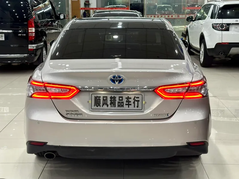 Toyota Camry 2018 Doble motor 2.5HG Edición de lujo exterior foto 4 Toyota Camry 2018 Doble motor 2.5HG Edición de lujo exterior foto 4