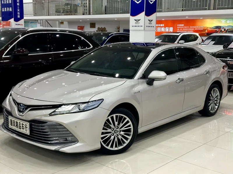 Toyota Camry 2018 Doble motor 2.5HG Edición de lujo exterior foto 6 Toyota Camry 2018 Doble motor 2.5HG Edición de lujo exterior foto 6