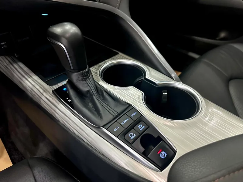 Toyota Camry 2018 Doble motor 2.5HG Edición de lujo exterior foto 10 Toyota Camry 2018 Doble motor 2.5HG Edición de lujo exterior foto 10