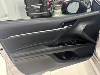 Toyota Camry 2018 Doble motor 2.5HG Edición de lujo interior foto 11 Toyota Camry 2018 Doble motor 2.5HG Edición de lujo interior foto 11