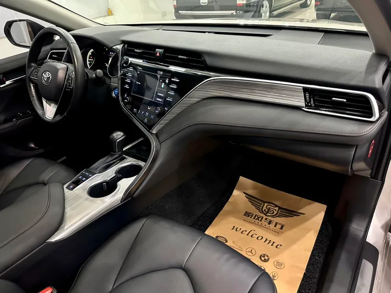 Toyota Camry 2018 Doble motor 2.5HG Edición de lujo interior foto 16 Toyota Camry 2018 Doble motor 2.5HG Edición de lujo interior foto 16