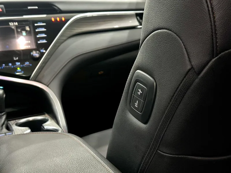Toyota Camry 2018 Doble motor 2.5HG Edición de lujo interior foto 19 Toyota Camry 2018 Doble motor 2.5HG Edición de lujo interior foto 19