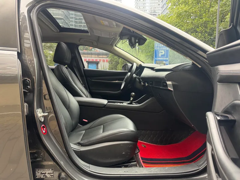 Mazda Mazda3 Axela 2022 2.0L Versión de calidad automática interior foto 11 Mazda Mazda3 Axela 2022 2.0L Versión de calidad automática interior foto 11