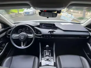 Mazda Mazda3 Axela 2023 2.0L Auto Quality Edition interior photo 12 Mazda Mazda3 Axela 2023 2.0L Auto Quality Edition interior photo 12