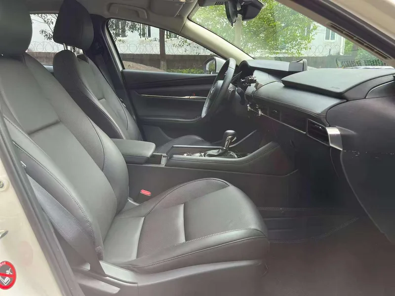 Mazda Mazda3 Axela 2023 2.0L Auto Quality Edition interior photo 14 Mazda Mazda3 Axela 2023 2.0L Auto Quality Edition interior photo 14