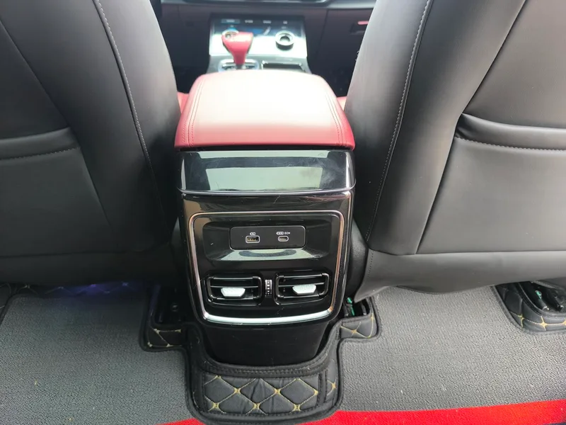 Jetour X70 PLUS 2023 1.6T DCT Strong person PLUS 5 seat interior photo 12 Jetour X70 PLUS 2023 1.6T DCT Strong person PLUS 5 seat interior photo 12