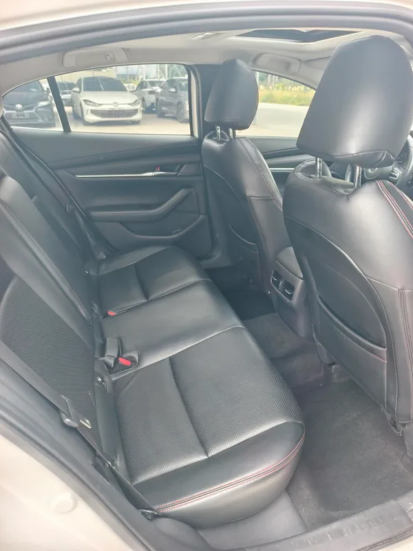 Mazda Mazda3 Axela 2020 2.0L 100 Special anniversary payment interior photo 9 Mazda Mazda3 Axela 2020 2.0L 100 Special anniversary payment interior photo 9