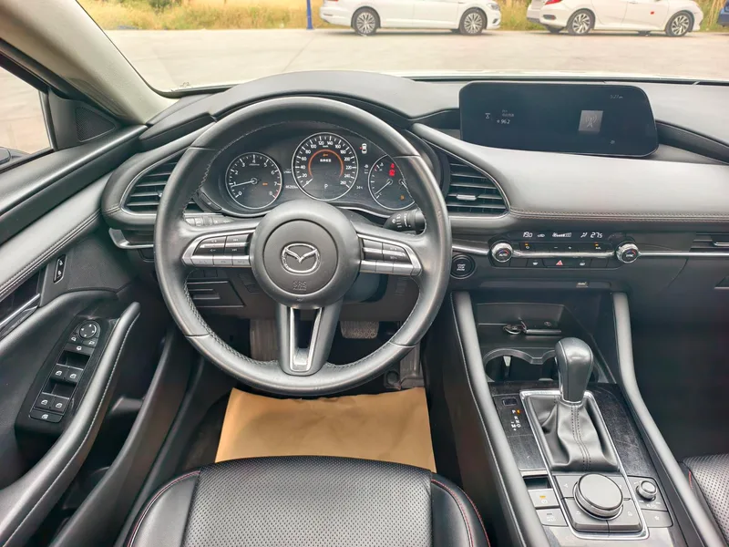 Mazda Mazda3 Axela 2020 2.0L 100 Special anniversary payment interior photo 12 Mazda Mazda3 Axela 2020 2.0L 100 Special anniversary payment interior photo 12