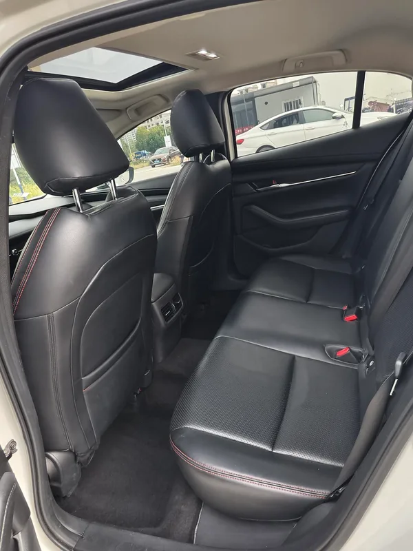 Mazda Mazda3 Axela 2020 2.0L 100 Special anniversary payment interior photo 14 Mazda Mazda3 Axela 2020 2.0L 100 Special anniversary payment interior photo 14