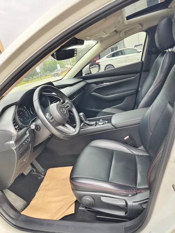 Mazda Mazda3 Axela 2020 2.0L 100 Special anniversary payment interior photo 15 Mazda Mazda3 Axela 2020 2.0L 100 Special anniversary payment interior photo 15