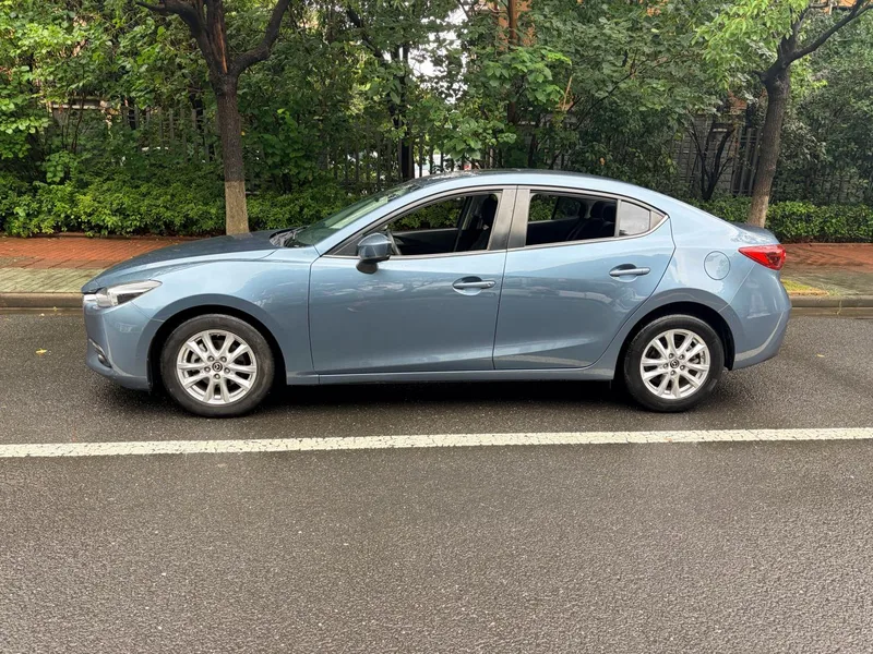 Mazda Mazda3 Axela 2019 Versión de control en la nube Tres volúmenes 1.5L Tipo de lujo automático País VI exterior foto 3 Mazda Mazda3 Axela 2019 Versión de control en la nube Tres volúmenes 1.5L Tipo de lujo automático País VI exterior foto 3