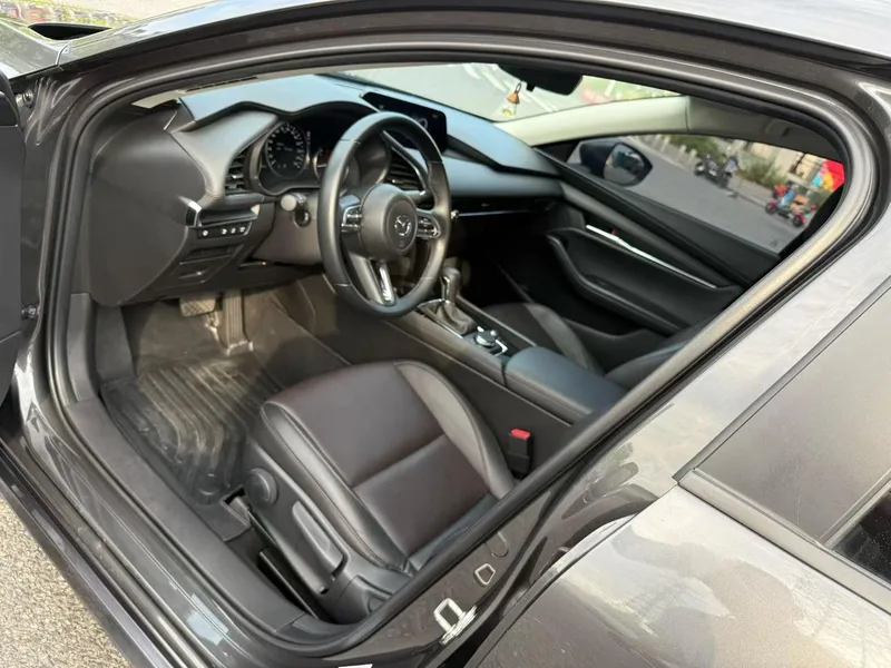 Mazda Mazda3 Axela 2023 2.0L Versión elegante de calidad automática interior foto 7 Mazda Mazda3 Axela 2023 2.0L Versión elegante de calidad automática interior foto 7