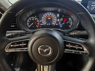 Mazda Mazda3 Axela 2023 2.0L Versión de calidad automática exterior foto 4 Mazda Mazda3 Axela 2023 2.0L Versión de calidad automática exterior foto 4