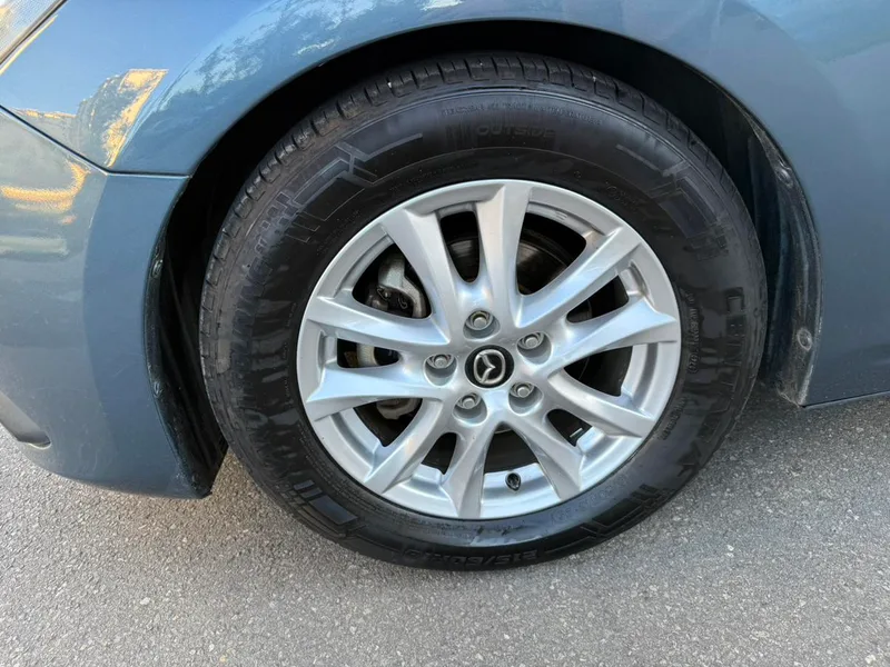 Mazda Mazda3 Axela 2014 Three-box 1.5L Automatic Comfort Type exterior photo 4 Mazda Mazda3 Axela 2014 Three-box 1.5L Automatic Comfort Type exterior photo 4