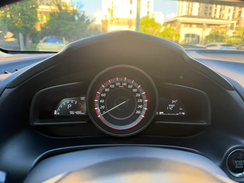Mazda Mazda3 Axela 2014 Three-box 1.5L Automatic Comfort Type exterior photo 6 Mazda Mazda3 Axela 2014 Three-box 1.5L Automatic Comfort Type exterior photo 6