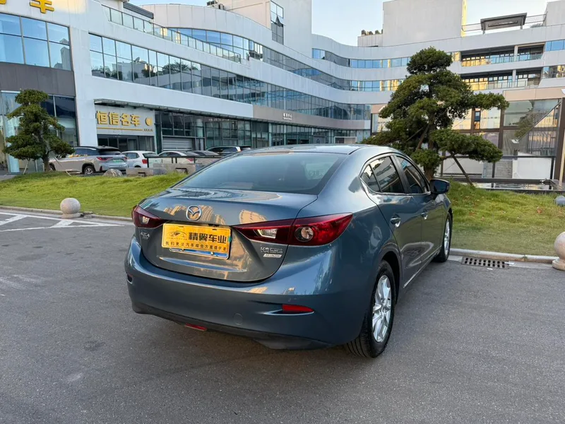 Mazda Mazda3 Axela 2014 Three-box 1.5L Automatic Comfort Type interior photo 10 Mazda Mazda3 Axela 2014 Three-box 1.5L Automatic Comfort Type interior photo 10