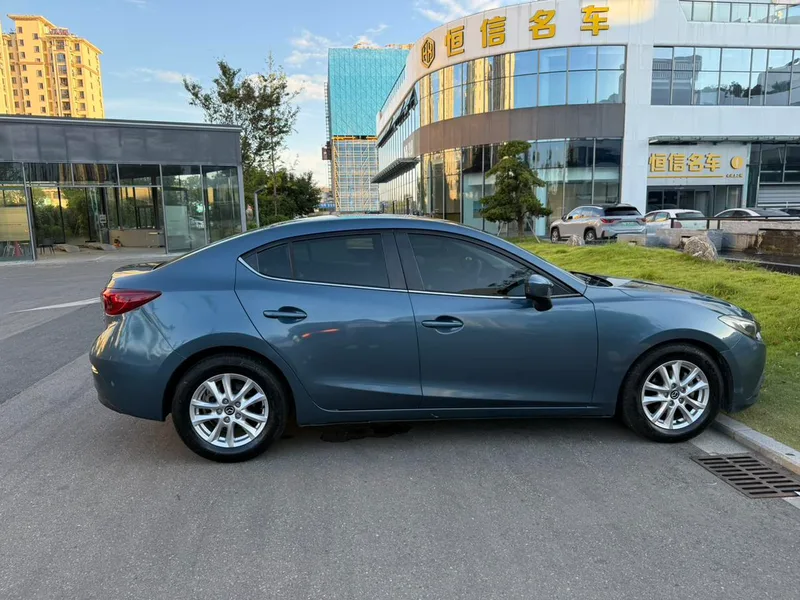 Mazda Mazda3 Axela 2014 Three-box 1.5L Automatic Comfort Type interior photo 11 Mazda Mazda3 Axela 2014 Three-box 1.5L Automatic Comfort Type interior photo 11