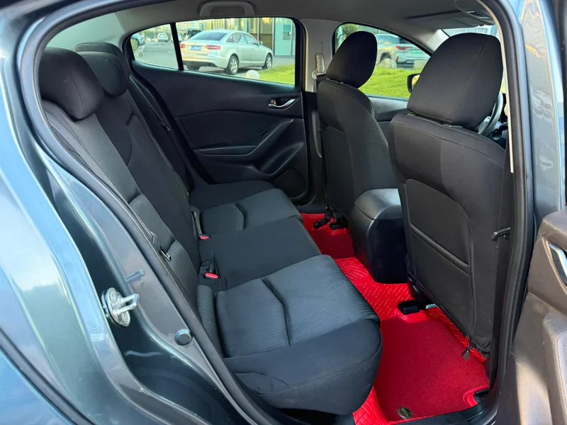 Mazda Mazda3 Axela 2014 Three-box 1.5L Automatic Comfort Type interior photo 13 Mazda Mazda3 Axela 2014 Three-box 1.5L Automatic Comfort Type interior photo 13