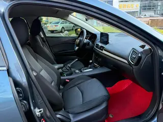 Mazda Mazda3 Axela 2014 Three-box 1.5L Automatic Comfort Type interior photo 15 Mazda Mazda3 Axela 2014 Three-box 1.5L Automatic Comfort Type interior photo 15