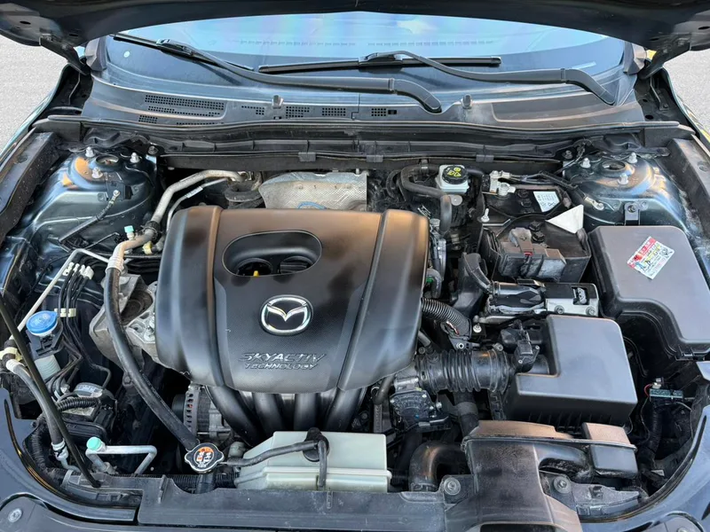 Mazda Mazda3 Axela 2014 Three-box 1.5L Automatic Comfort Type interior photo 16 Mazda Mazda3 Axela 2014 Three-box 1.5L Automatic Comfort Type interior photo 16