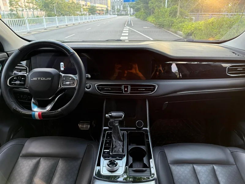Jetour X90 2020 1.6T DCT Shadow Royal Edition 7 seat interior photo 14