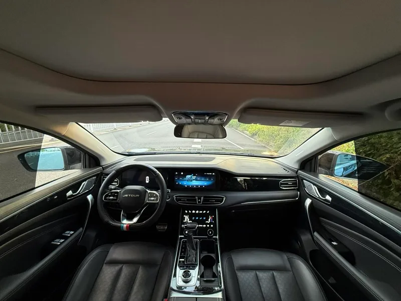 Jetour X90 2020 1.6T DCT Shadow Royal Edition 7 seat interior photo 15