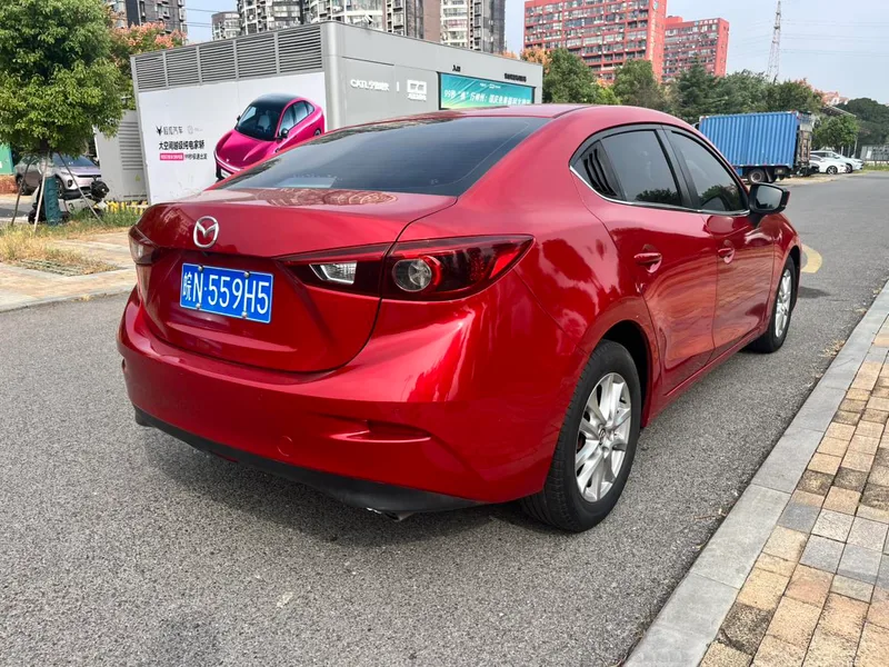 Mazda Mazda3 Axela 2017 Three-box 1.5L Automatic Luxury Model Country VI exterior photo 4 Mazda Mazda3 Axela 2017 Three-box 1.5L Automatic Luxury Model Country VI exterior photo 4