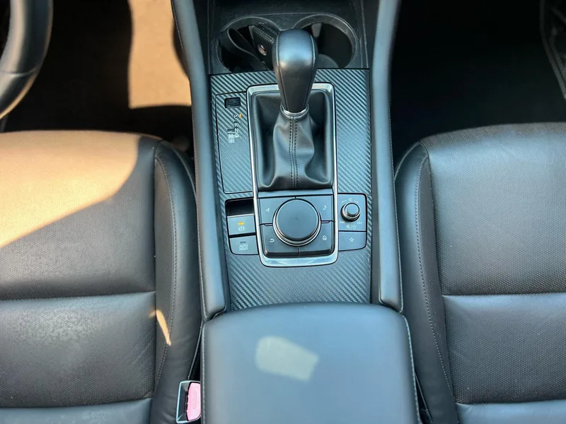 Mazda Mazda3 Axela 2020 2.0L Automatic quality elegant version interior photo 16 Mazda Mazda3 Axela 2020 2.0L Automatic quality elegant version interior photo 16