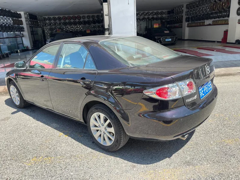 Mazda 6 2014 2.0L Автоматический типичный интерьер фото 7 Mazda 6 2014 2.0L Автоматический типичный интерьер фото 7