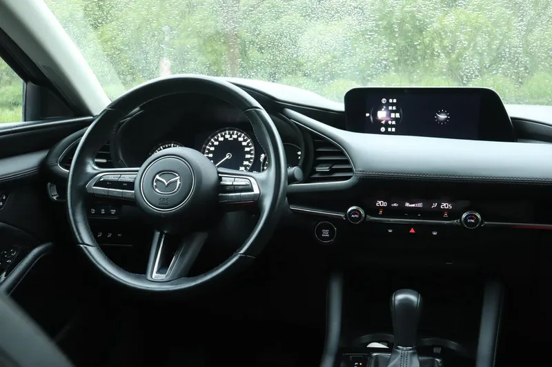 Mazda Mazda3 Axela 2020 2.0L X Tipo de honor de combustión por compresión interior foto 17 Mazda Mazda3 Axela 2020 2.0L X Tipo de honor de combustión por compresión interior foto 17