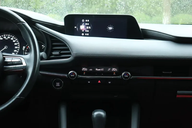 Mazda Mazda3 Axela 2020 2.0L X Tipo de honor de combustión por compresión interior foto 18 Mazda Mazda3 Axela 2020 2.0L X Tipo de honor de combustión por compresión interior foto 18
