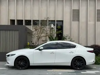Mazda Mazda3 Axela 2023 2.0L Versión de calidad automática exterior foto 5 Mazda Mazda3 Axela 2023 2.0L Versión de calidad automática exterior foto 5