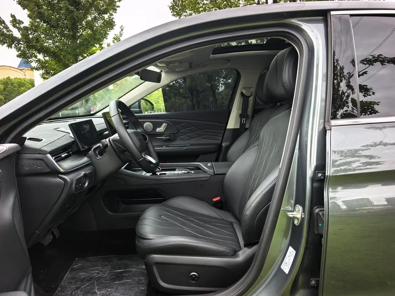 Chery Arrizo 8 PRO 2025 1.6T DCT Type de luxe+ intérieur photo 17 Chery Arrizo 8 PRO 2025 1.6T DCT Type de luxe+ intérieur photo 17