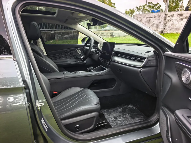 Chery Arrizo 8 PRO 2025 1.6T DCT Type de luxe+ intérieur photo 18 Chery Arrizo 8 PRO 2025 1.6T DCT Type de luxe+ intérieur photo 18