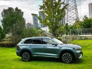 Geely Monjaro 2026 2.0TD High-power automatic four-wheel drive oriental obsidian full moon version exterior photo 3 Geely Monjaro 2026 2.0TD High-power automatic four-wheel drive oriental obsidian full moon version exterior photo 3