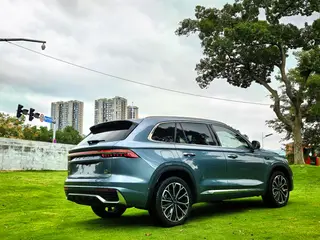 Geely Monjaro 2026 2.0TD High-power automatic four-wheel drive oriental obsidian full moon version exterior photo 5 Geely Monjaro 2026 2.0TD High-power automatic four-wheel drive oriental obsidian full moon version exterior photo 5