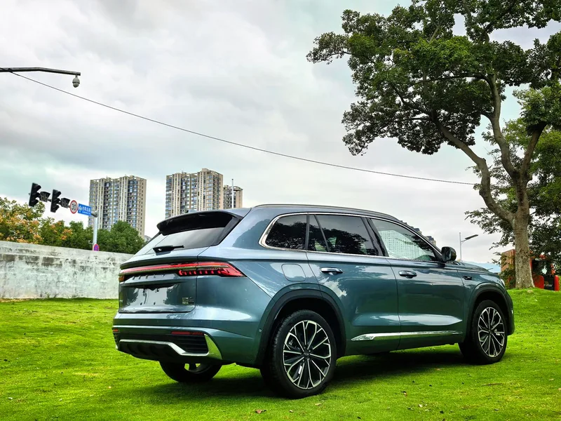 Geely Monjaro 2026 2.0TD High-power automatic four-wheel drive oriental obsidian full moon version exterior photo 5 Geely Monjaro 2026 2.0TD High-power automatic four-wheel drive oriental obsidian full moon version exterior photo 5