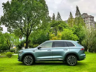 Geely Monjaro 2026 2.0TD High-power automatic four-wheel drive oriental obsidian full moon version exterior photo 7 Geely Monjaro 2026 2.0TD High-power automatic four-wheel drive oriental obsidian full moon version exterior photo 7