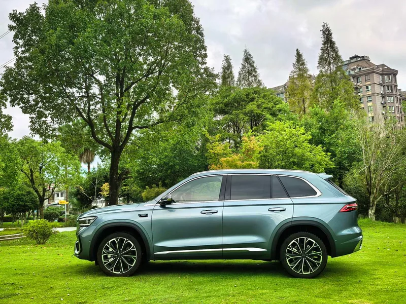 Geely Monjaro 2026 2.0TD High-power automatic four-wheel drive oriental obsidian full moon version exterior photo 7 Geely Monjaro 2026 2.0TD High-power automatic four-wheel drive oriental obsidian full moon version exterior photo 7