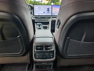 Geely Monjaro 2026 2.0TD High-power automatic four-wheel drive oriental obsidian full moon version interior photo 12 Geely Monjaro 2026 2.0TD High-power automatic four-wheel drive oriental obsidian full moon version interior photo 12