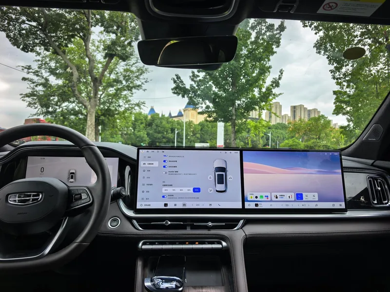 Geely Monjaro 2026 2.0TD High-power automatic four-wheel drive oriental obsidian full moon version interior photo 13 Geely Monjaro 2026 2.0TD High-power automatic four-wheel drive oriental obsidian full moon version interior photo 13