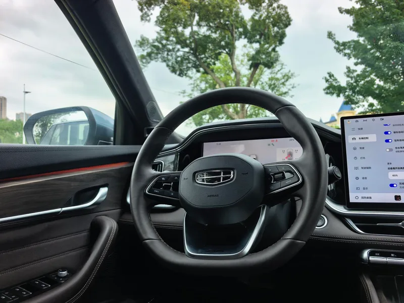 Geely Monjaro 2026 2.0TD High-power automatic four-wheel drive oriental obsidian full moon version interior photo 16 Geely Monjaro 2026 2.0TD High-power automatic four-wheel drive oriental obsidian full moon version interior photo 16