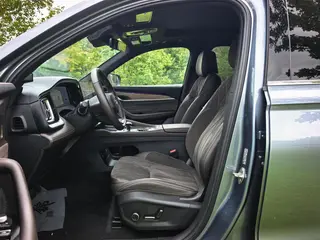 Geely Monjaro 2026 2.0TD High-power automatic four-wheel drive oriental obsidian full moon version interior photo 17 Geely Monjaro 2026 2.0TD High-power automatic four-wheel drive oriental obsidian full moon version interior photo 17