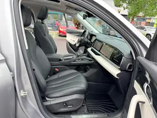 Geely Monjaro 2023 2.0TD Modelo insignia de tracción automática en dos ruedas de alta potencia interior foto 10 Geely Monjaro 2023 2.0TD Modelo insignia de tracción automática en dos ruedas de alta potencia interior foto 10