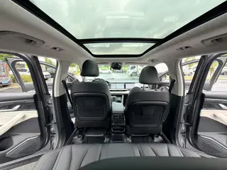 Geely Monjaro 2023 2.0TD Modelo insignia de tracción automática en dos ruedas de alta potencia interior foto 12 Geely Monjaro 2023 2.0TD Modelo insignia de tracción automática en dos ruedas de alta potencia interior foto 12
