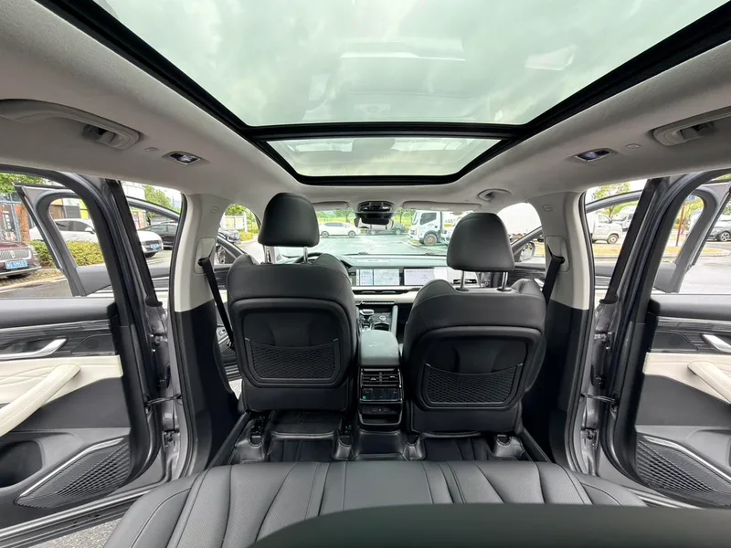 Geely Monjaro 2023 2.0TD Modelo insignia de tracción automática en dos ruedas de alta potencia interior foto 12 Geely Monjaro 2023 2.0TD Modelo insignia de tracción automática en dos ruedas de alta potencia interior foto 12