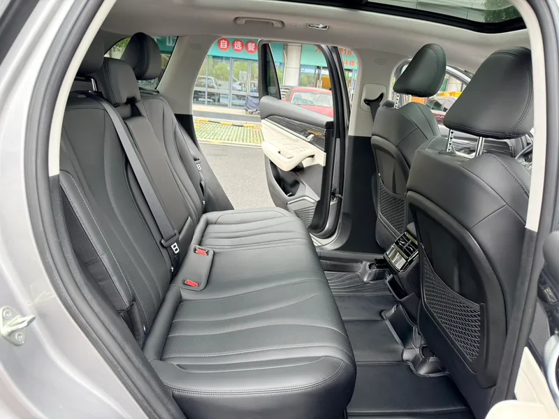 Geely Monjaro 2023 2.0TD Modelo insignia de tracción automática en dos ruedas de alta potencia interior foto 14 Geely Monjaro 2023 2.0TD Modelo insignia de tracción automática en dos ruedas de alta potencia interior foto 14